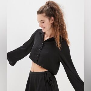 American Eagle Black Cropped Button-Up Blouse | Long Sleeve | Size M
